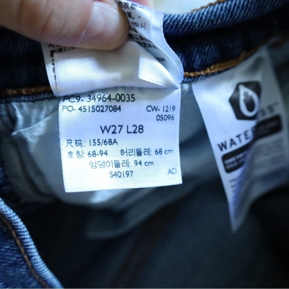 Levi’s Wedgie Straight Fit Women’s Jeans in Below the Belt Medium Wash Size 27 - Picture 10 of 10